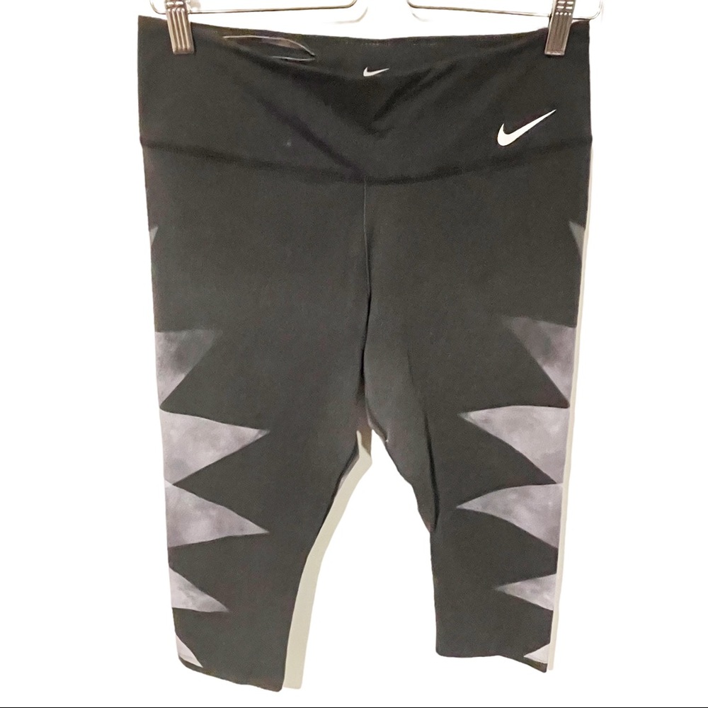 Nike Size Large Legendary Tight Dri Fit Cropped Triangle Print Leggings